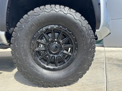 Used 2025 Toyota Tacoma TRD Off-Road image 9