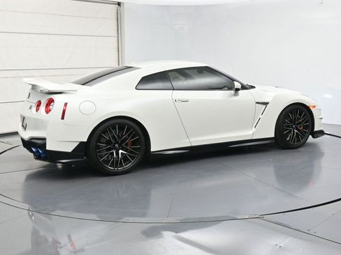 Certified 2024 Nissan GT-R Premium w/ Premium Interior Package AWD/4WD image 31