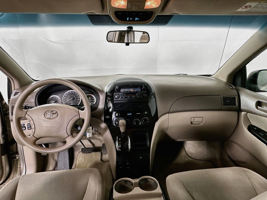 Used 2004 Toyota Sienna LE FWD image 3