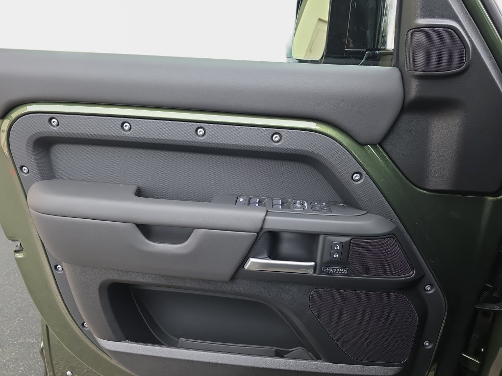 New 2026 Land Rover Defender 110 X-Dynamic SE AWD/4WD image 19