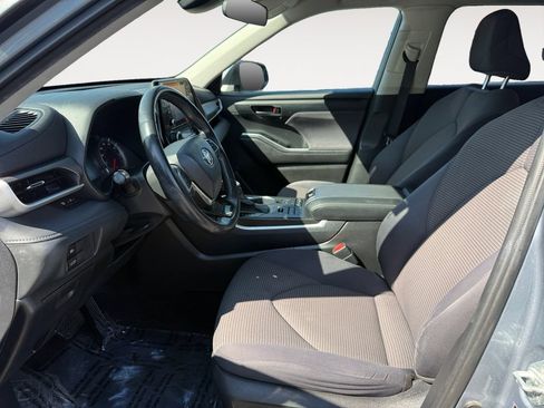 Used 2020 Toyota Highlander LE AWD/4WD image 9