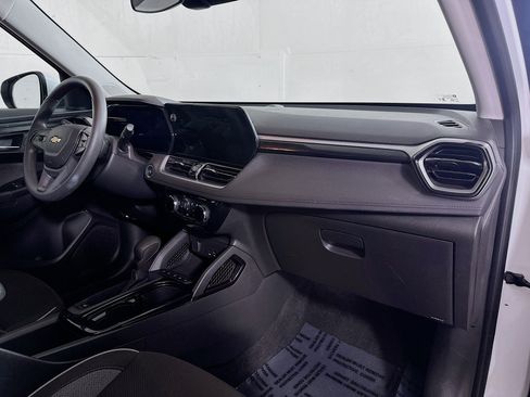 Used 2025 Chevrolet TrailBlazer LT AWD/4WD image 26