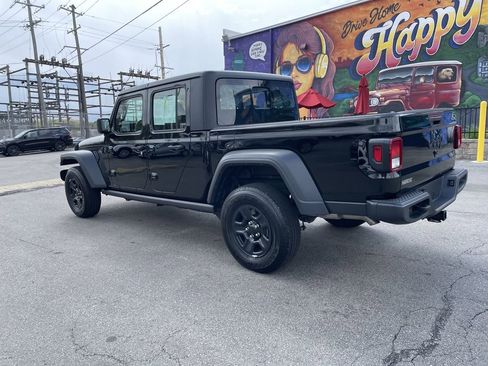 Used 2024 Jeep Gladiator Sport AWD/4WD image 3