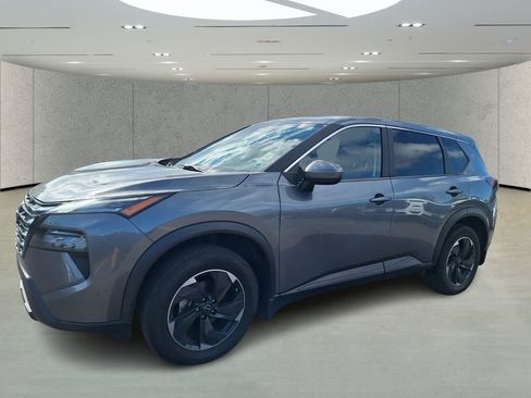 Used 2024 Nissan Rogue SV image 8