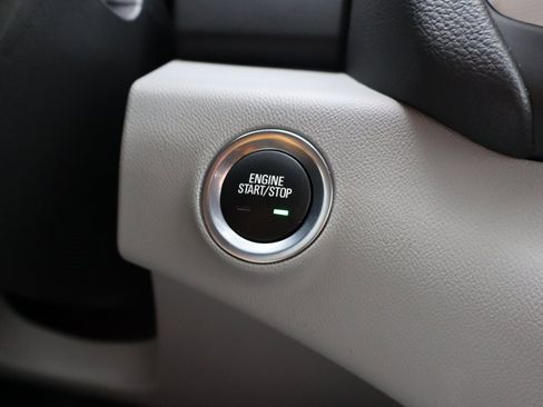 Used 2022 GMC Terrain SLE w/ Driver Convenience Package image 13