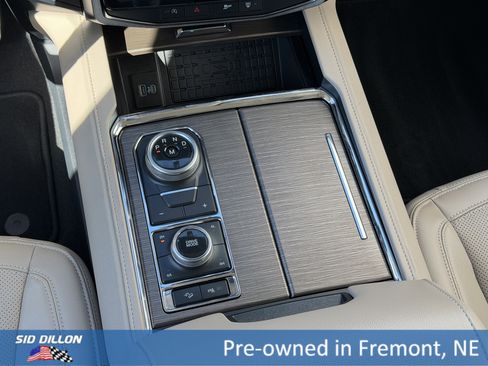Used 2023 Ford Expedition Limited image 13