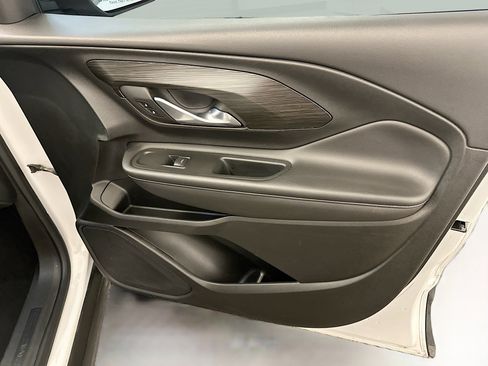 Used 2022 GMC Terrain SLT image 34