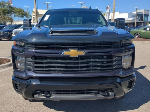 Used 2024 Chevrolet Silverado 2500 Custom w/ Custom Value Package image 3
