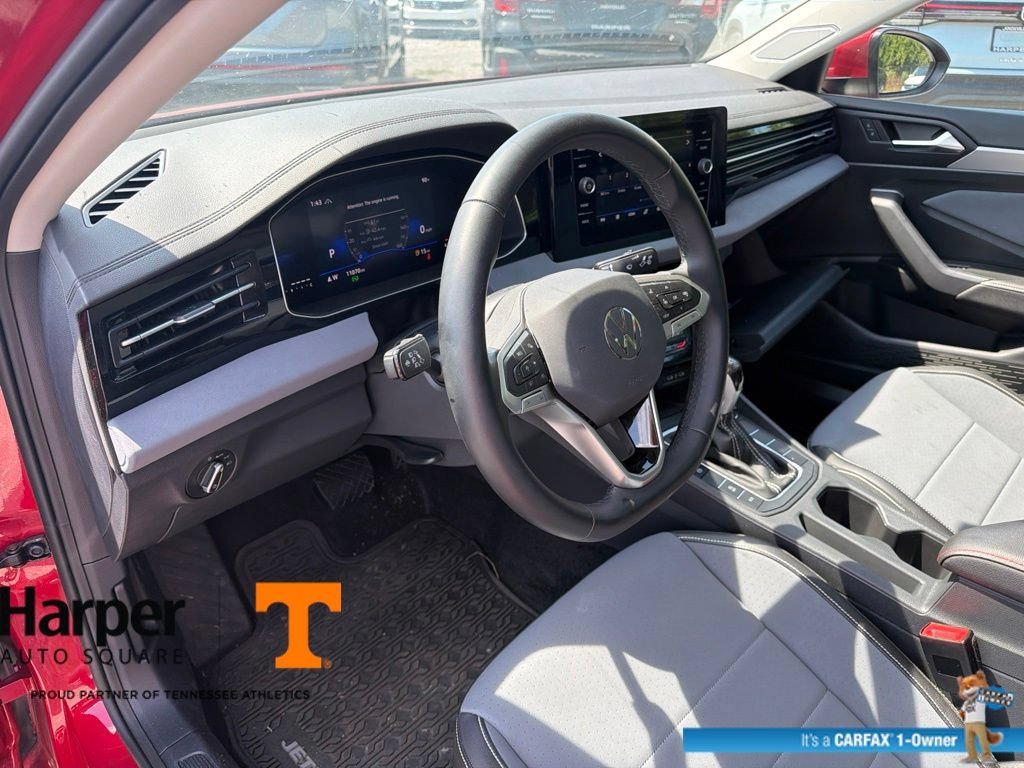 Used 2025 Volkswagen Jetta SE w/ Sunroof Package FWD image 14