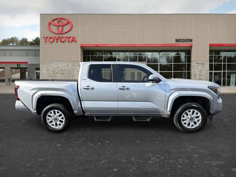 Certified 2024 Toyota Tacoma SR5 image 4