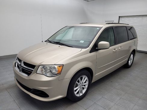 Used 2016 Dodge Grand Caravan SXT FWD image 2