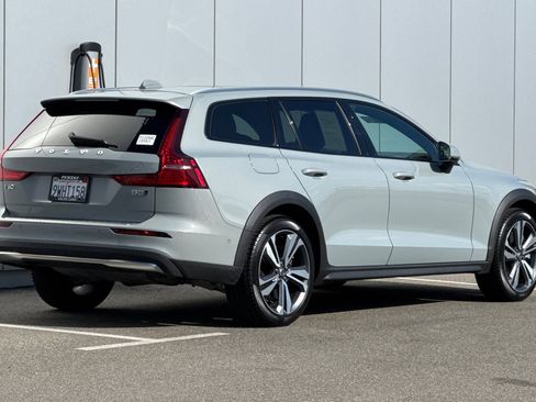 Certified 2026 Volvo V60 B5 Cross Country Plus w/ Climate Package AWD/4WD image 5