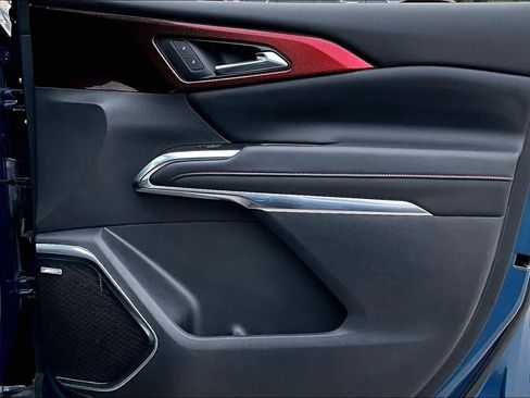 Used 2024 Chevrolet Traverse RS image 22