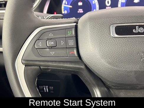 New 2025 Jeep Grand Cherokee Laredo image 8