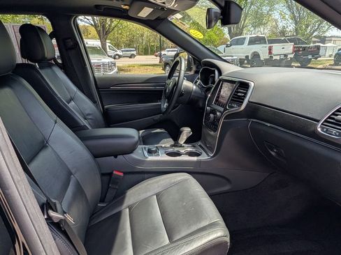 Used 2018 Jeep Grand Cherokee Limited AWD/4WD image 18