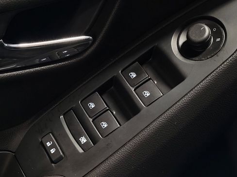 Used 2020 Chevrolet Trax LT w/ LT Convenience Package FWD image 27