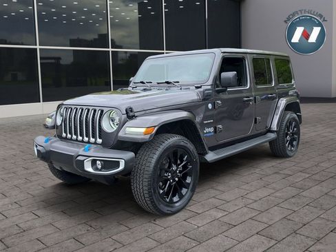 Used 2022 Jeep Wrangler Unlimited Sahara w/ Cold Weather Group AWD/4WD image 1