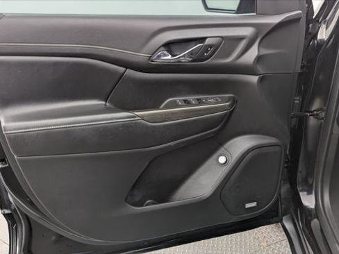 Used 2019 GMC Acadia SLT FWD image 12