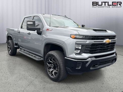 Used 2025 Chevrolet Silverado 2500 Custom w/ Custom Value Package AWD/4WD image 7