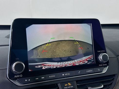 Used 2024 Nissan Altima 2.5 SV FWD image 10