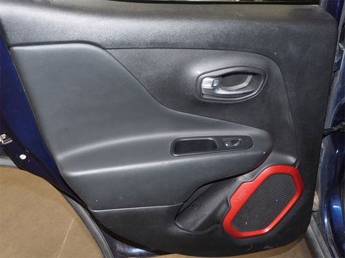 Used 2017 Jeep Renegade Trailhawk image 10