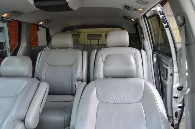 Used 2004 Toyota Sienna XLE Limited w/ Limited Pkg 5 FWD image 18