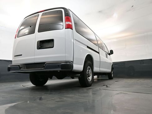 Used 2025 Chevrolet Express 3500 LT w/ LT Preferred Equipment Group RWD image 20