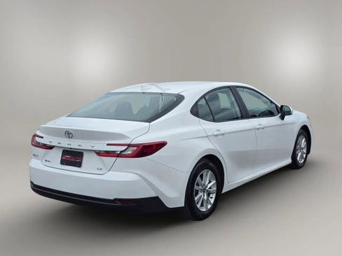 Used 2025 Toyota Camry LE image 4