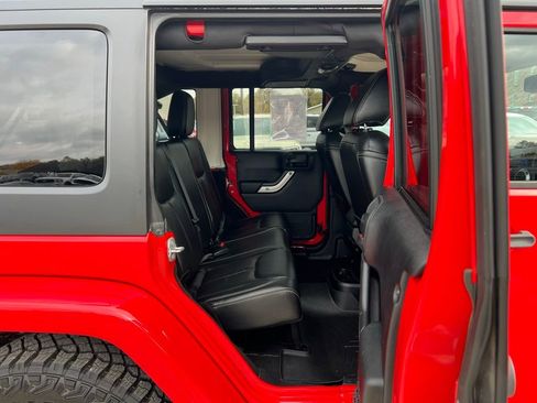 Used 2015 Jeep Wrangler Unlimited Sahara w/ Connectivity Group image 19