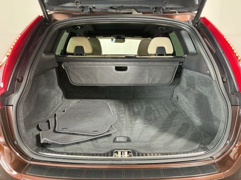 Used 2015 Volvo XC60 T5 Premier w/ Proximity Package image 27