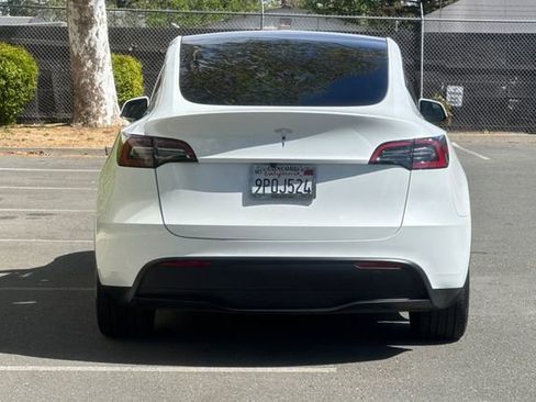 Used 2025 Tesla Model Y Long Range image 5