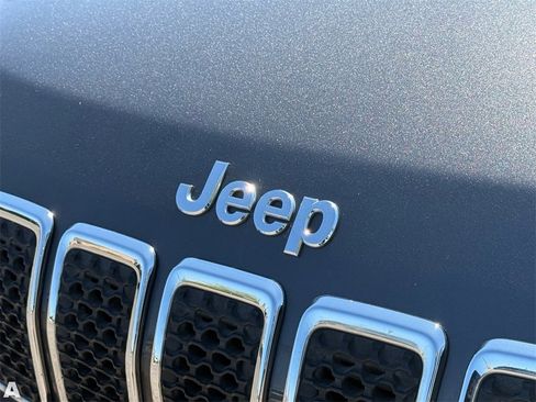 Used 2019 Jeep Cherokee Limited w/ Luxury Group image 32