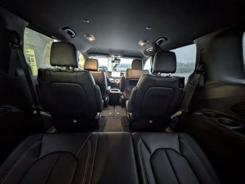 New 2026 Chrysler Voyager LX image 19