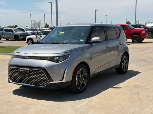 Used 2025 Kia Soul EX FWD image 3