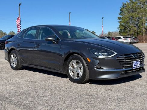 Used 2022 Hyundai Sonata SE image 1