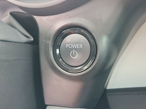 Used 2025 Toyota Sienna XLE w/ XLE Plus Package FWD image 33