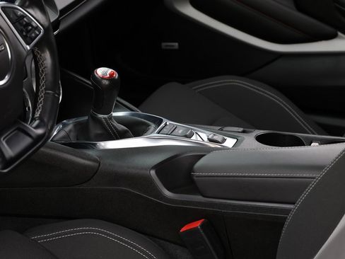 Used 2022 Chevrolet Camaro LT w/ Technology Package image 12