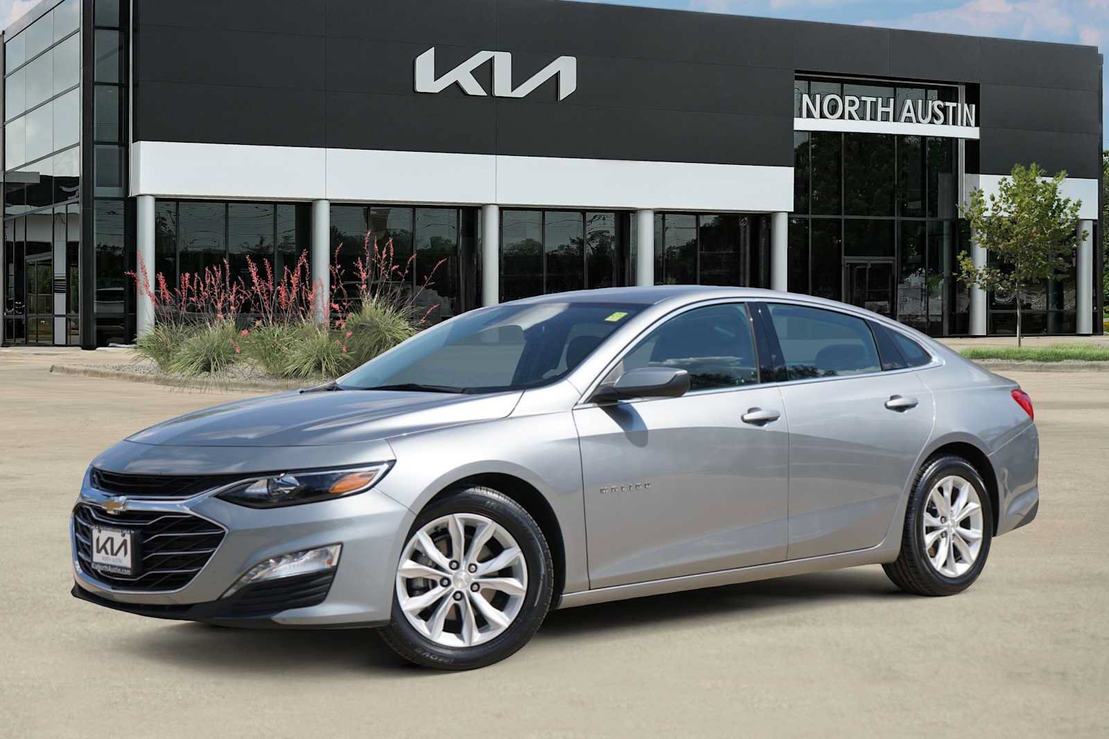Used 2025 Chevrolet Malibu LT FWD image 1