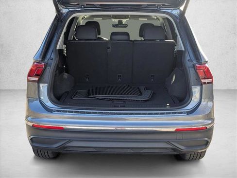 Used 2022 Volkswagen Tiguan SE image 6