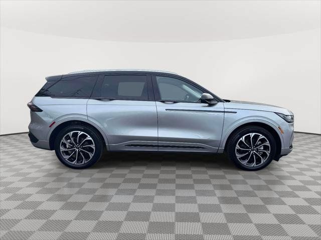 Certified 2025 Lincoln Nautilus Reserve AWD/4WD image 8