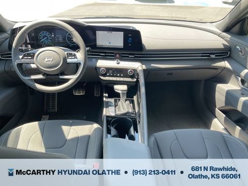 Used 2025 Hyundai Elantra SEL FWD image 3