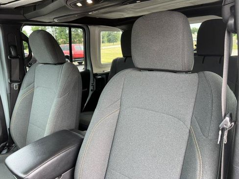Used 2024 Jeep Wrangler Unlimited Sport AWD/4WD image 9