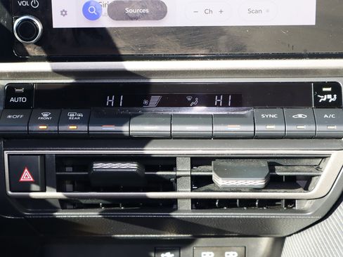 Used 2025 Toyota Camry SE image 20