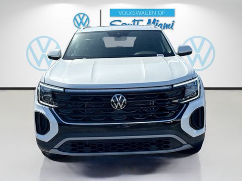 Used 2026 Volkswagen Atlas Cross Sport SE FWD image 2