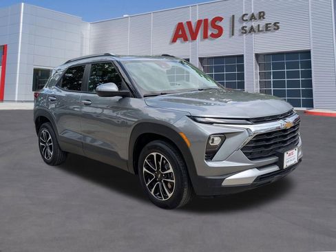 Used 2025 Chevrolet TrailBlazer LT AWD/4WD image 3