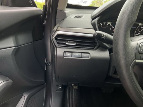 Used 2025 Nissan Altima 2.5 SV image 24