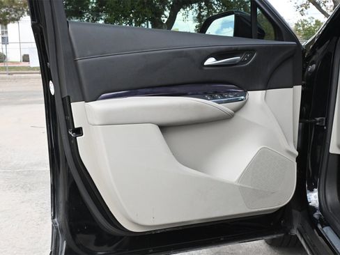 Certified 2023 Cadillac XT4 Luxury w/ Cold Weather Package image 19