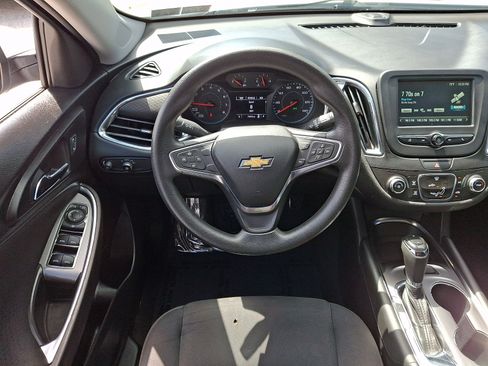 Used 2018 Chevrolet Malibu LT FWD image 12