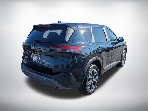 Used 2023 Nissan Rogue SV image 3