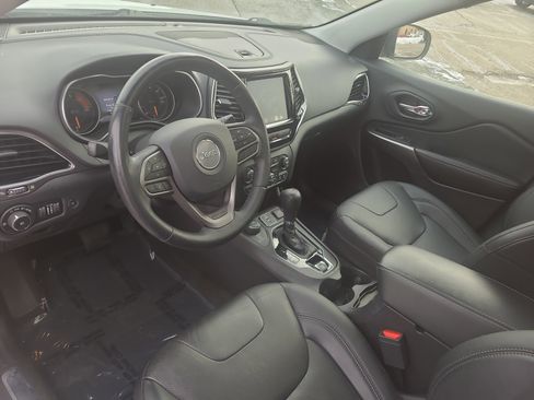 Used 2020 Jeep Cherokee Limited image 16